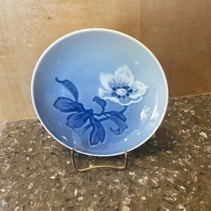 Bing Grondahl,Flower 4” Plate 30 Blue & White Kjobenhavn Dish,(no Stand)